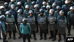 আগামী ৭ জানুয়ারি জাতীয় সংসদ নির্বাচনকে সামনে রেখে সারাদেশে আইনশৃঙ্খলা বাহিনী মোতায়েন করা হয়েছে।