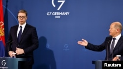 Nemački kancdelar Olaf Šolc i predsednik Srbije Aleksandar Vučić na zajedničkoj konferenciji za medije u Berlinu (foto: Reuters)