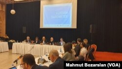 Kürt Barometresi, akademisyen, sivil toplum kuruluşu üyesi ve araştırmacılardan oluşuyor. 