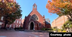 Dahlgren Chapel di Georgetown University, salah satu lokasi syuting film "The Exorcist" tahun 1973 (dok: VOA)