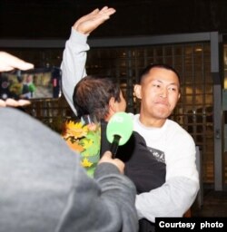 2023年11月20日晚上，界立建从旧金山县第一监狱被保释出来 (界力建本人提供)