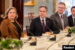 美国国务卿布林肯在华盛顿会晤到访的中共中联部部长刘建超时的照片。（2024年1月12日）