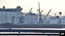 El granelero True Confidence se ve en el puerto de Shimizu en Japón captado el 6 de julio de 2023. Un ataque con misiles por parte de los rebeldes hutíes de Yemen en el Golfo de Adén el miércoles 6 de marzo de 2024, mató a tres de sus tripulantes.