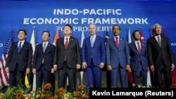 Sejumlah pemimpin yang menghadiri KTT APEC di San Francisco, California, AS, 16 November 2023. (Foto: REUTERS/Kevin Lamarque)