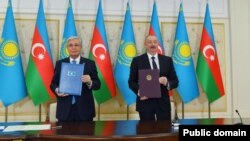 İlham Əliyev və Kasım-Jomart Tokayev (Mənbə: Azərbaycan Prezidentinin Administrasiyası)