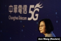 Presiden Taiwan Tsai Ing-wen saat upacara peluncuran jaringan 5G Chunghwa Telecom di Taipei, Taiwan, 30 Juni 2020. (Foto: REUTERS/Ann Wang)