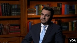 Министерот Бектеши во интервјуот за Гласот на Америка вели дека вградувањето на котлите со пелети е инвестција во енергетска ефикасност. Ова го вели на ден по објавата на даночната реформа, со која, печките за пелети ќе се оданочуваат со 18 проценти, наместо со 5 како досега. 