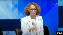 Големата лекција која ја извлековме од Преспанскот договор е дека не избравме политичари да ни служат како скапи огледала, туку очекувате од политичарите да погледнат и зад она што е моменталното расположение во земјата, рече таа