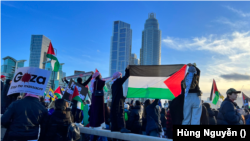 Số người tham gia tuần hành nhiều tới mức mà đầu đoàn người đã về tới điểm tập trung gần Đại sứ quán Hoa Kỳ được cả nửa tiếng mà phần còn lại của đoàn diễu hành vẫn còn tiếp tục tiến về. 