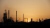 ARCHIVO - Panorámica de la refinería de Cardón, propiedad de PDVSA, en Punto Fijo, Venezuela, en julio de 2016.