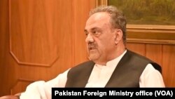 د افغانستان د چارو لپاره د پاکستان ځانګړي استازي آصف دراني امریکا غږ سره په ځانګړې مرکې کې د ټي ټي پي پر ضد د طالبانو هلې ځلې ستایلي دي. 