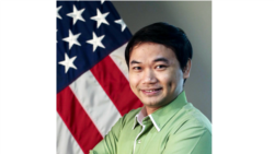 Hello VOA សំឡេងជំនាន់ថ្មី៖ កម្មវិធីមេដឹកនាំយុវជនអាស៊ីអាគ្នេយ៍ពង្រឹងភាពជាអ្នកដឹកនាំរបស់យុវជនក្នុងតំបន់