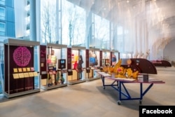 Crick Institute, London, menggelar pameran "Hello Brain!" yang berlangsung sepanjang tahun 2024, mengeksplorasi penelitian ilmu saraf dari masa lalu hingga saat ini. (Foto: Fiona Hanson/TheFrancisCrickInstitute)