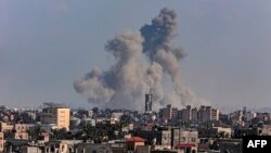 Фотографијата направена од Рафа покажува чад над Кан Јунис во јужниот дел на појасот Газа за време на израелското бомбардирање на 11 март 2024 година, во услови на тековни битки меѓу Израел и палестинската милитантна група Хамас