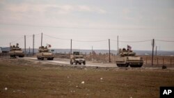 Suriye'nin Hasake bölgesinde devriye gezen ABD askerleri (2 Şubat 2022)