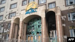 Vayrona: Nursulton Nazarboyev yaratgan va boshqargan "Nur Otan" partiyasining Almatidagi idorasi, 8-yanvar, 2022 