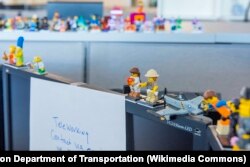 Empty desk at the Oregon Department of Transportation during the height COVID-19 pandemic.