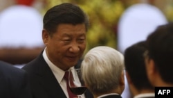 TBT Nguyễn Phú Trọng thăm Bắc Kinh, cư dân mạng xã hội ở Việt Nam lo lắng, Hà Nội ngả về Bắc Kinh quá nhiều sẽ ảnh hưởng đến các mối bang giao khác của Việt Nam. 