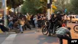 İranda Məhsə Əmininin ölümü ilə bağlı keçirilən etiraz aksiyası