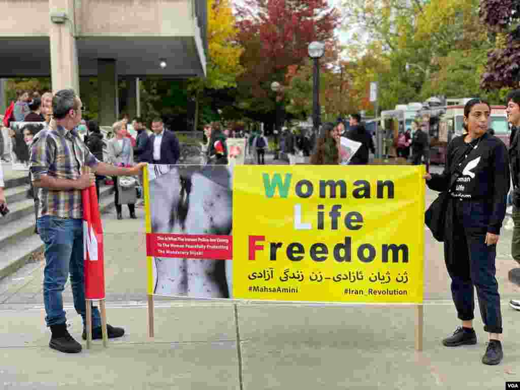 تجمع ۶ اکتبر مقابل دانشگاه تورنتو در همبستگی با مردم معترض داخل کشور