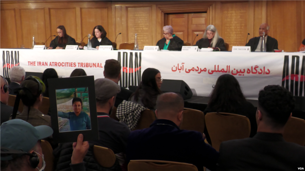 هیئت قضات دادگاه بین&zwnj;المللی آبان که برای بررسی اقدامات حکومت ایران در مقابله حکومت با معترضان در آبان ۹۸ تشکیل شده بود، روز جمعه ۸ مهر با صدور حکم نهایی خود، اعلام کرد که دولت و نیروهای امنیتی جمهوری اسلامی ایران &laquo;بدون شک&raquo; مرتکب &laquo;جنایات علیه بشریت&raquo; شده&zwnj;اند.