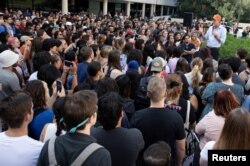 Texas gubernatorial candidate Beto O'Rourke encourages students to get out and vote during a visit to the University of Texas, in Austin, September 26, 2022.