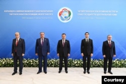 Markaziy Osiyo rahbarlari yurtida qonun ustuvor ekanini da'vo qiladi, inson huquqlari himoyachilari nazarida esa ular aslida yakkahokimlardir