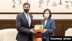 台湾总统蔡英文接见埃斯珀率领的大西洋理事会访问团。（照片提供：台湾总统府）