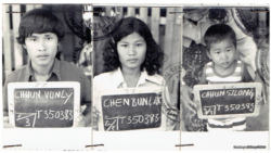 ក្នុងរូបថតនាអំឡុងឆ្នាំ ១៩៨១ លោក ស៊ីឡុង ឈុន មានអាយុប្រមាណ ២ឆ្នាំ នៅពេលឪពុកម្តាយនិងរូបលោក ត្រូវបានផ្តល់សិទ្ធិជាជនភៀសខ្លួនខ្មែរដោយរដ្ឋាភិបាលអាមេរិក ដើម្បីមករស់នៅក្នុងទីក្រុង Tacoma រដ្ឋវ៉ាស៊ីនតោន សហរដ្ឋអាមេរិក។