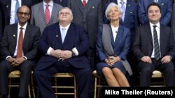 (L-R) Singapore's Finance Minister Tharman Shanmugaratnam, Bank of Mexico Governor Agustin Carstens, IMF Managing Director Christine Lagarde and Turkish Deputy Prime Minister and Chairman of the G20 Committee Ali Babacan gather for a group photo.