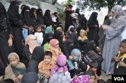 Some Rohingya women collecting charity from an NGO in Hyderabad. Most Rohingya refugees in India do menial jobs, to earn their livelihood. (Mir Imran/VOA)