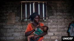 Une maman allaitante, en République démocratique du Congo. (Photo Unicef)