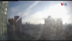 Застрашувачки снимки од Киев - проектил погоди станбена зграда