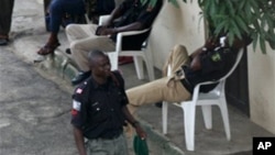 Nigerian policemen providing security against kidnapping rings. (File Photo)