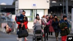 Половина од нив заминале во Полска, а многу во Унгарија, Молдавија, Романија и пошироко 