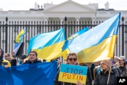 تظاهرات ضدجنگ در برابر کاخ سفید، واشنگتن دی‌سی. شنبه ٧ اسفند ۱۴۰۰