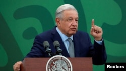Presiden Meksiko Andres Manuel Lopez Obrador memberi keterangan pers kepada awak media di Mexico City, 9 Maret 2023. (Foto: Henry Romero/Reuters)