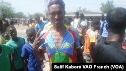 L'erythréen Michael Habtom, vainqueur de la 5e étape koudougou-Boromo, 3 Novembre 2015, Photo Salif Kaboré, VOA French