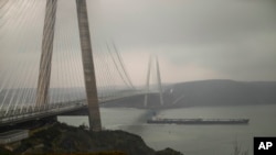 FILE - Oil tanker ship SCF 'Samotlor' sails under Yavuz Sultan Selim bridge as it crosses the Bosphorus strait after departing from Russia's Novorossiysk port, in Istanbul, March 1, 2022.