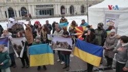 Додека зборуваме тука, Русија нè бомбардира: Украинците во Скопје повторно излегоа на протест