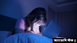 নারীর ব্যক্তিজীবন ও সাইবার বুলিং: প্রয়োজন মানসিকতার পরিবর্তন। (প্রতীকী ছবি) 