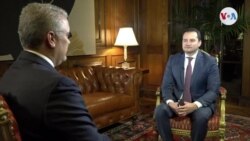 “Lo que le hace Maduro al pueblo venezolano es lo que Putin le está haciendo al pueblo ucraniano”: Pte. de Colombia a la VOA