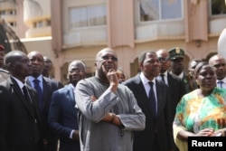 Burkina Faso President Roch Marc Christian Kabore (C) inspects damage caused by the attack on the Splendid Hotel in Ouagadougou, Burkina Faso, Jan. 18, 2016.