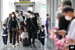 中国开放边境后，中国乘客抵达泰国曼谷的素万那普国际机场。（2023年1月9日）