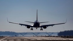 La Junta de Seguridad del Transporte recomendó evitar que helicópteros vuelen por el Aeropuerto de Washington si dos pistas estan operativas