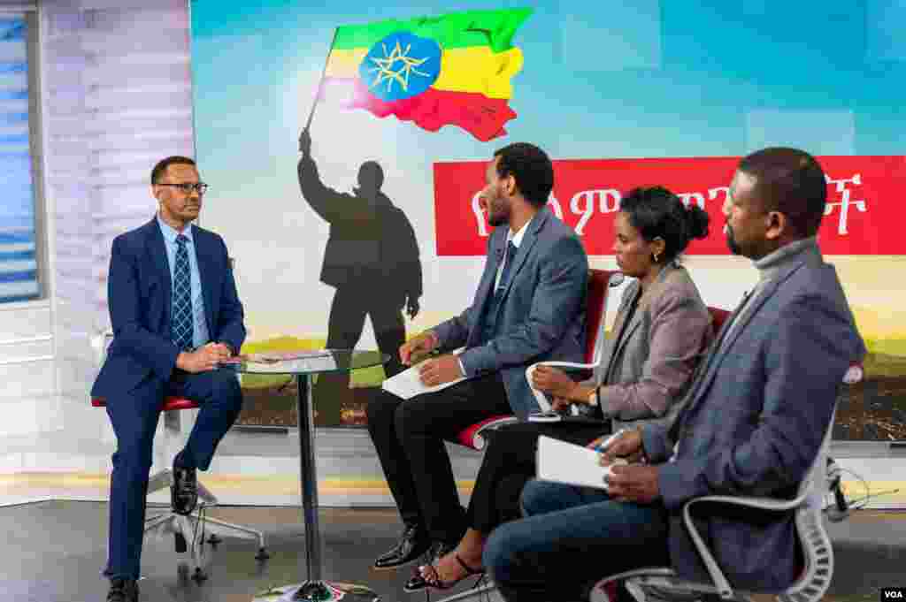 “ኢትዮጵያ:- የሰላም መንገዶች” የአንድ ሰዓት ልዩ የቴሌቪዥን ውይይት የስቱዲዮ አወያይ አሉላ ከበደ፣ ሄኖክ አበበ፣ መአዛ ግደይና ዶ/ር ኢታና ሃብቴ። ኅዳር/14/1995 ዋሽንግተን ዲሲ/ ቪኦኤ ስቱዲዮ