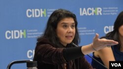 La secretaria ejecutiva de la Comisión Interamericana de Derechos Humanos (CIDH), Tania Reneaum, durante un evento de la Corte IDH en Washington, el 6 diciembre de 2022. [Foto: Tomás Guevara, VOA]
