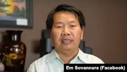 លោក​ ឯម សុវណ្ណារ៉ា សាស្ត្រាចារ្យផ្នែកវិទ្យា​សាស្ត្រ​នយោបាយនៃសាកលវិទ្យាល័យអន្តរជាតិ ក្នុងរាជធានីភ្នំពេញ។ (Facebook/Em Sovannara)