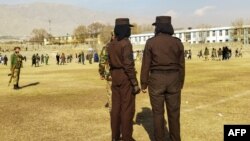 طالبانو افغانستان کې واک د بیا ترلاسه کولو وروسته ملګرو ملتونو او بشري حقونو بنسټونو د مخالفت باوجود عام محضر کې د اعدام د سزا په ګډون د تعزیري سزاګانو پلي کیدو ته دوام ورکړی .