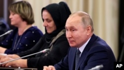 Presiden Rusia Vladimir Putin menyebut media menyiarkan kebohongan, Jumat (25/11).